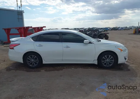 2015 Nissan Altima 2.5 S z USA, uszkodzony, nr VIN 1N4AL3APXFC101696